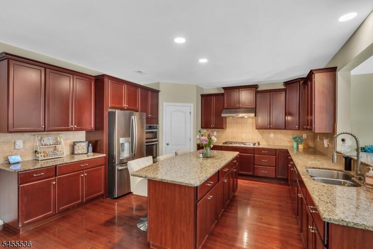 Property listing MLS 4048534 photo 11