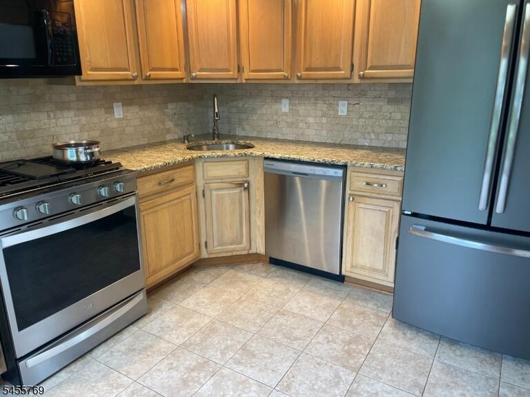 Property listing MLS 4048539 photo 7