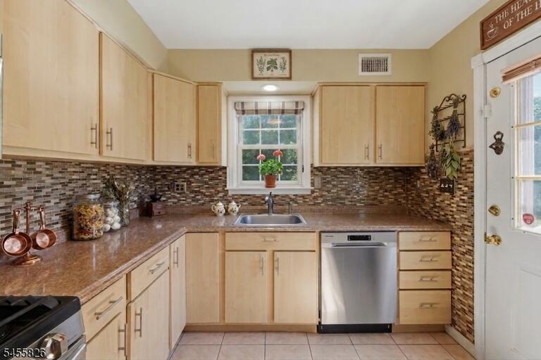 Property listing MLS 4048549 photo 5