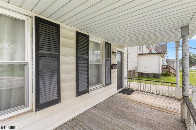 Property listing MLS 4048553 photo 5