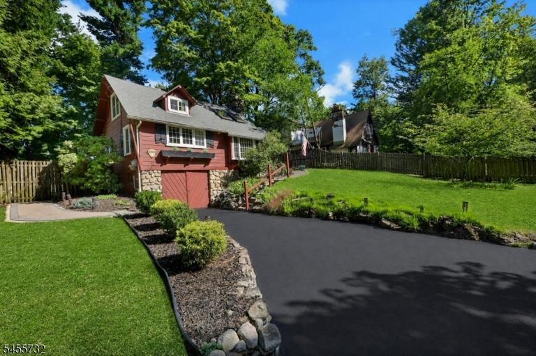 Property listing MLS 4048560 photo 1