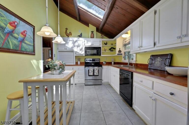 Property listing MLS 4048560 photo 13