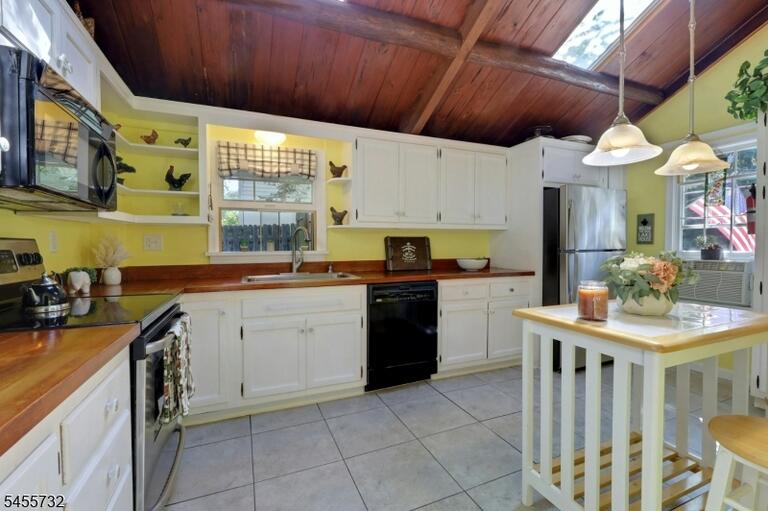 Property listing MLS 4048560 photo 14