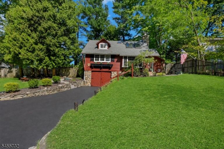 Property listing MLS 4048560 photo 3