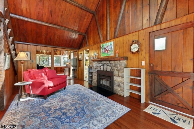 Property listing MLS 4048560 photo 7