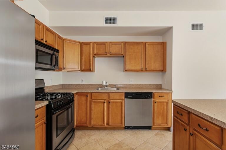 Property listing MLS 4048581 photo 5