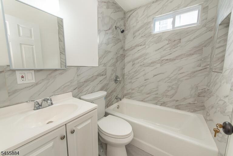 Property listing MLS 4048600 photo 13