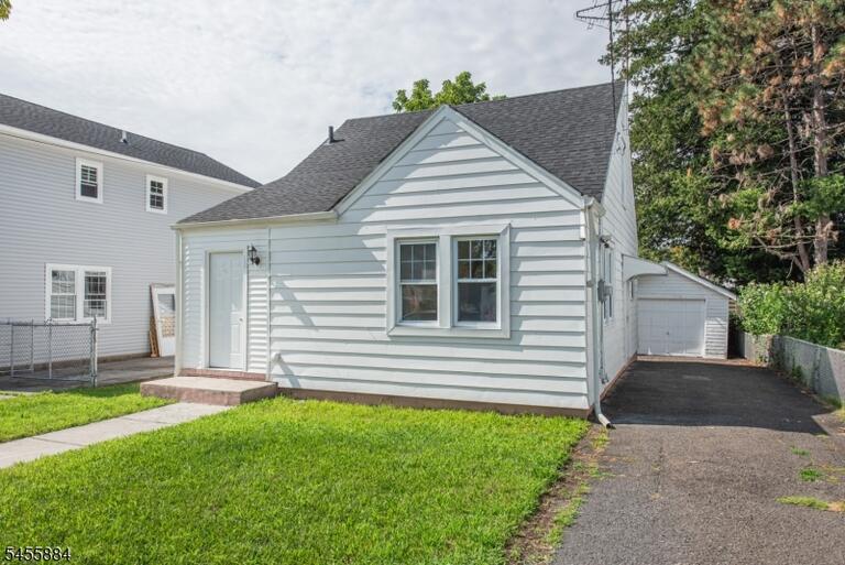 Property listing MLS 4048600 photo 2