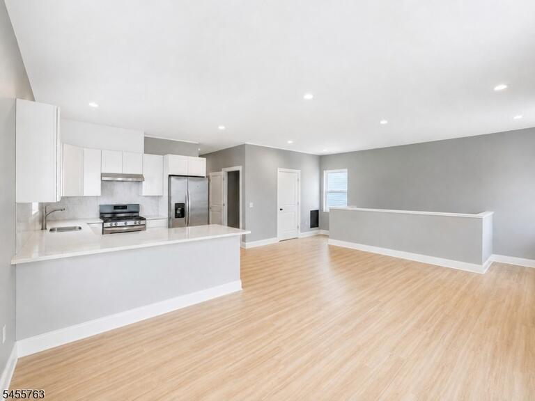 Property listing MLS 4048612 photo 14