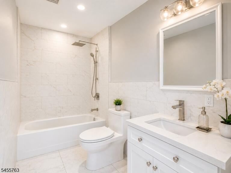 Property listing MLS 4048612 photo 26