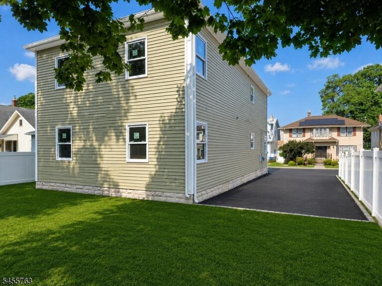 Property listing MLS 4048612 photo 5