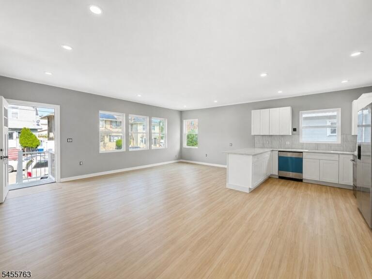 Property listing MLS 4048612 photo 8