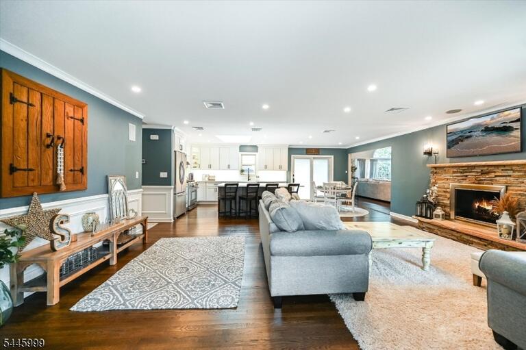 Property listing MLS 4048614 photo 4