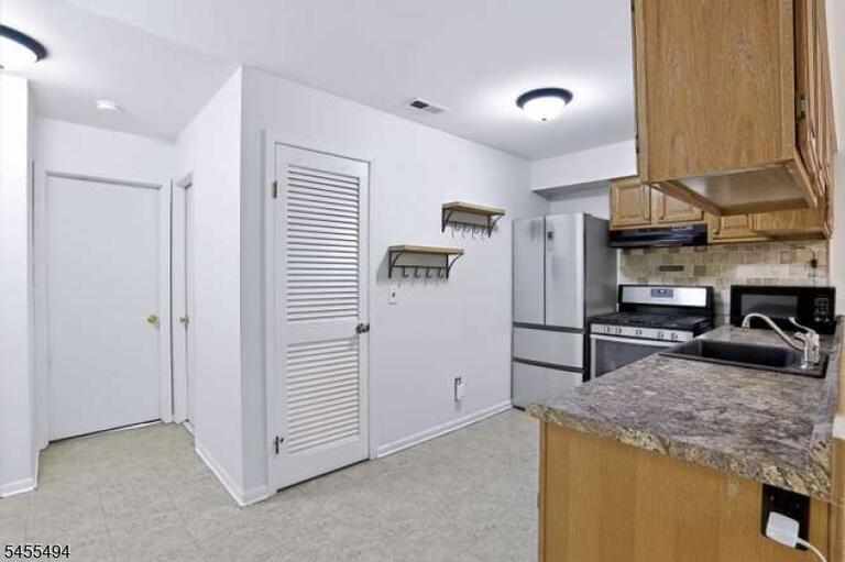 Property listing MLS 4048615 photo 13