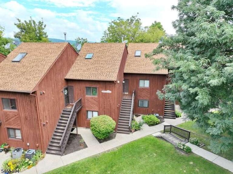 Property listing MLS 4048615 photo 3