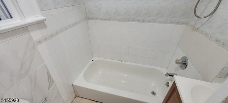 Property listing MLS 4048649 photo 9