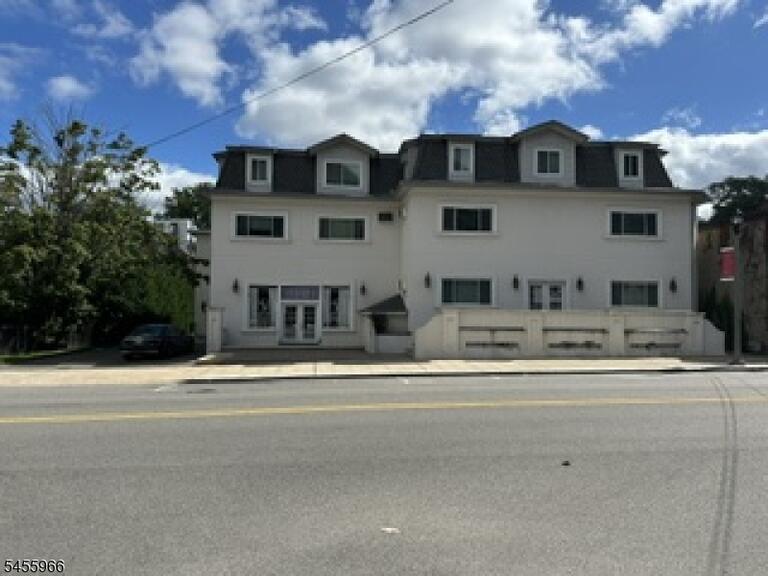Property listing MLS 4048654 photo 1