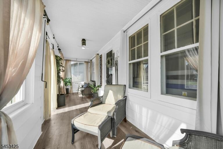 Property listing MLS 4048656 photo 3