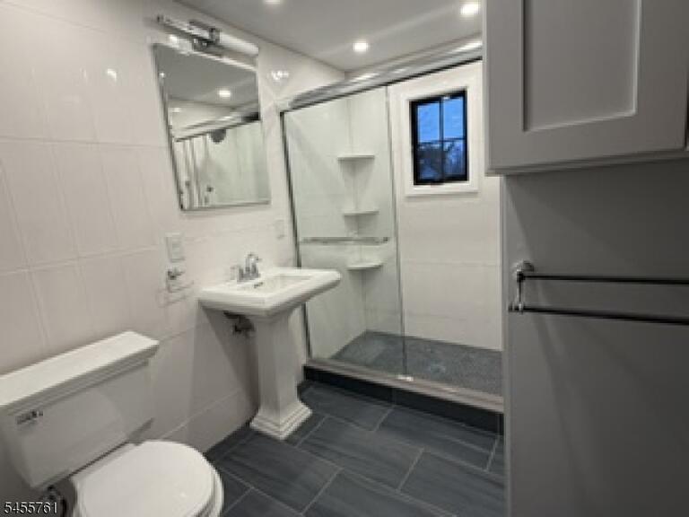 Property listing MLS 4048692 photo 2