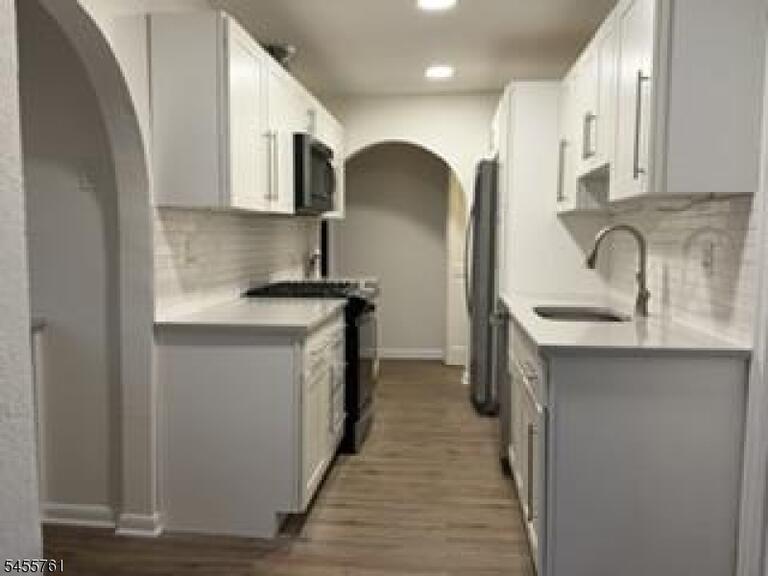 Property listing MLS 4048692 photo 3