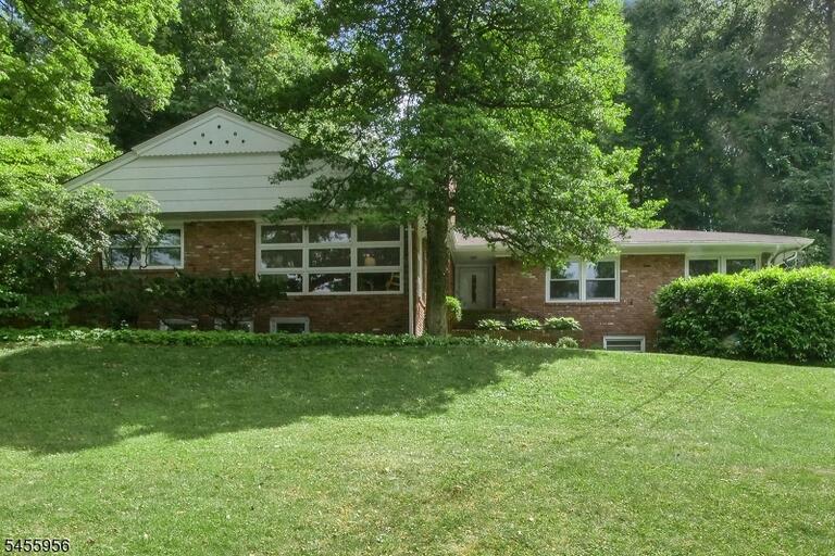 Property listing MLS 4048705 photo 1