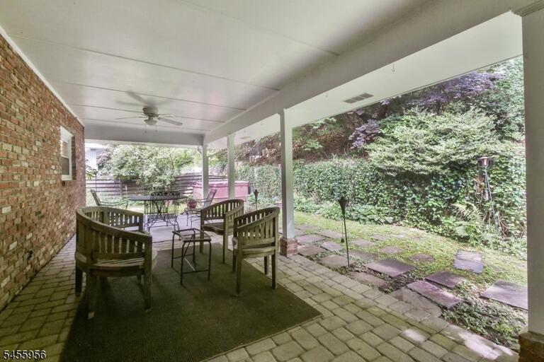 Property listing MLS 4048705 photo 23