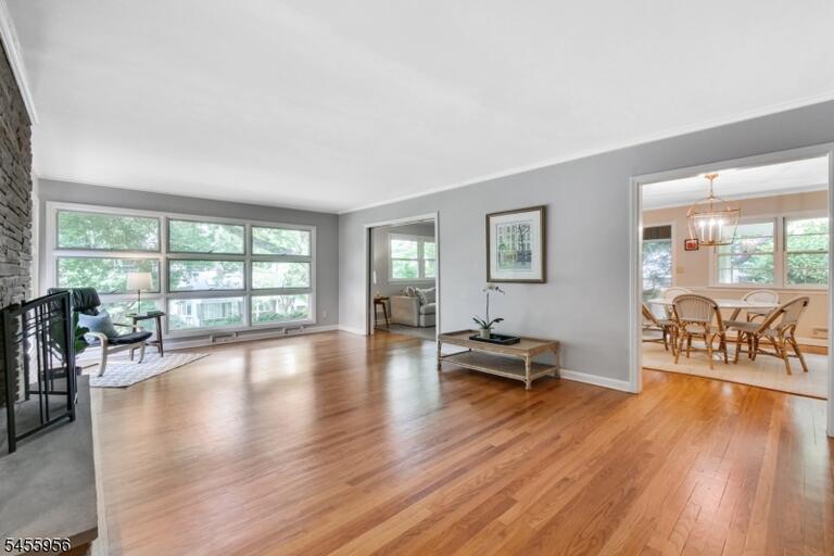 Property listing MLS 4048705 photo 3