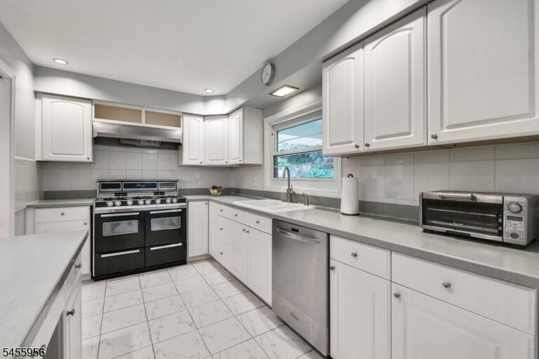 Property listing MLS 4048705 photo 7
