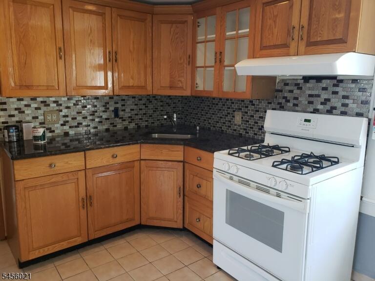 Property listing MLS 4048715 photo 3