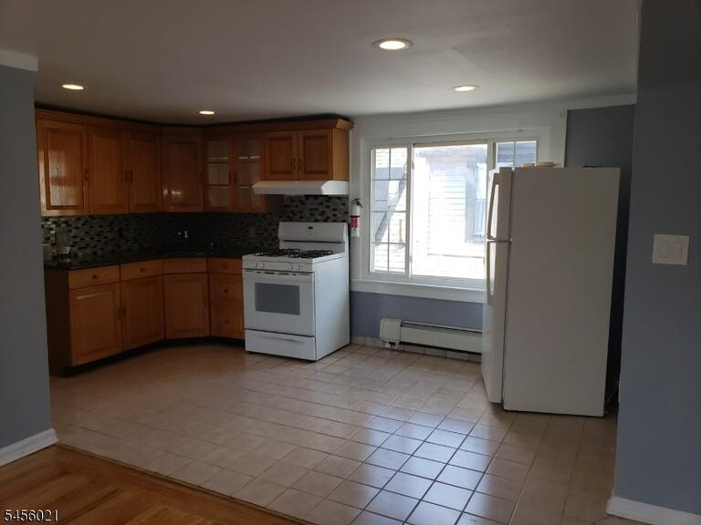 Property listing MLS 4048715 photo 4
