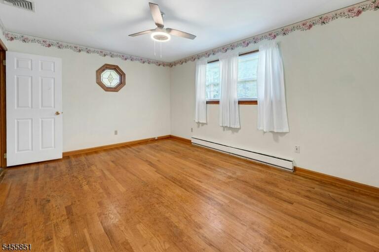 Property listing MLS 4048721 photo 17