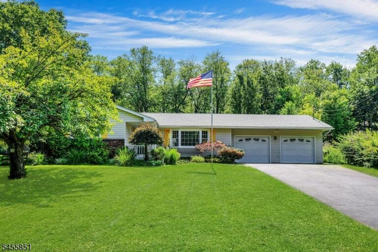 Property listing MLS 4048721 photo 2