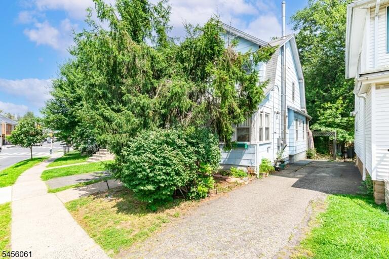 Property listing MLS 4048731 photo 3