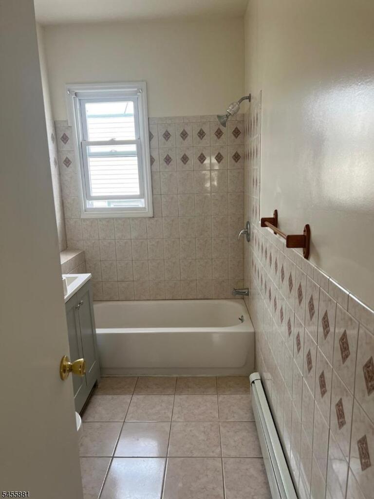 Property listing MLS 4048737 photo 2