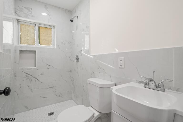Property listing MLS 4048741 photo 8