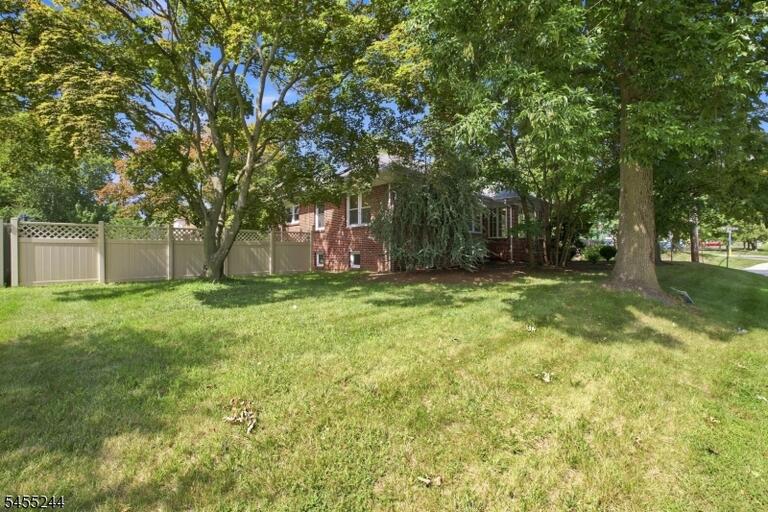 Property listing MLS 4048762 photo 27