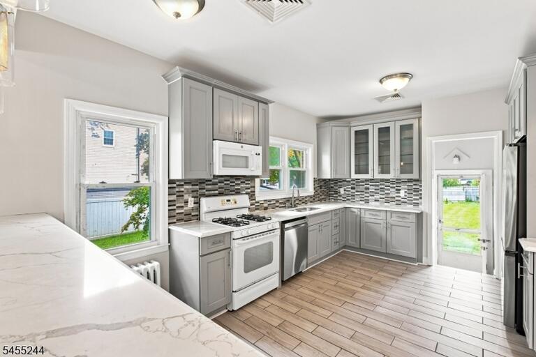 Property listing MLS 4048762 photo 8