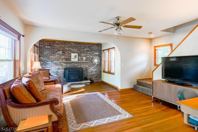 Property listing MLS 4048764 photo 3