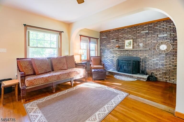 Property listing MLS 4048764 photo 4