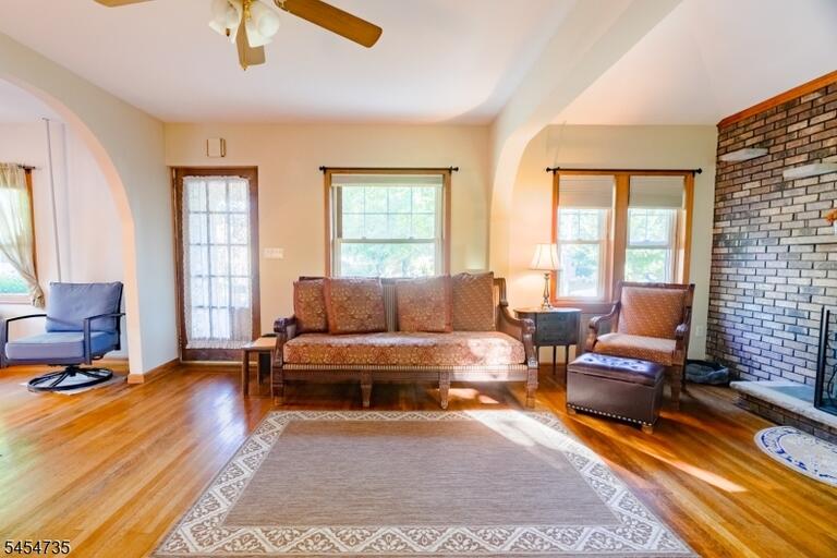 Property listing MLS 4048764 photo 5