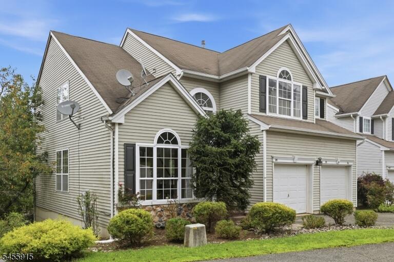 Property listing MLS 4048774 photo 3