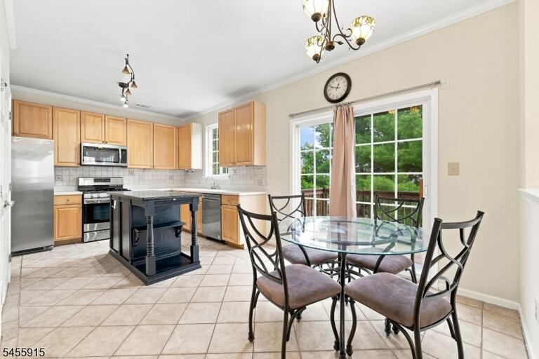 Property listing MLS 4048774 photo 9