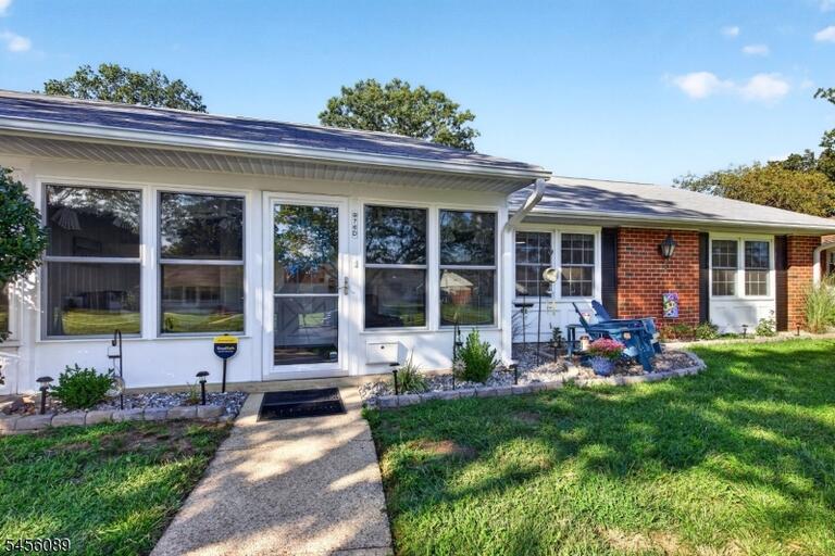 Property listing MLS 4048841 photo 2