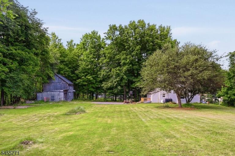Property listing MLS 4048932 photo 23