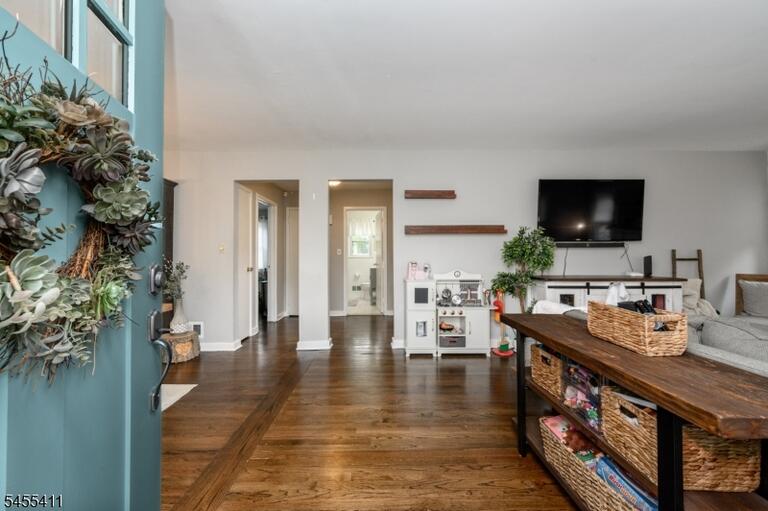 Property listing MLS 4049026 photo 2