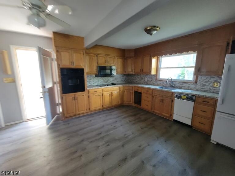 Property listing MLS 4049066 photo 2