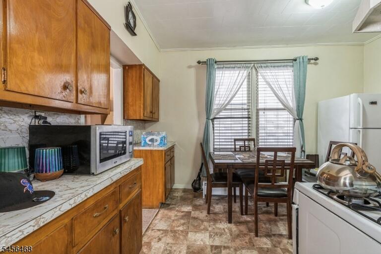 Property listing MLS 4049067 photo 2