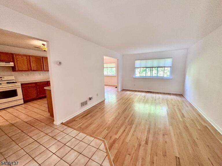 Property listing MLS 4049155 photo 5