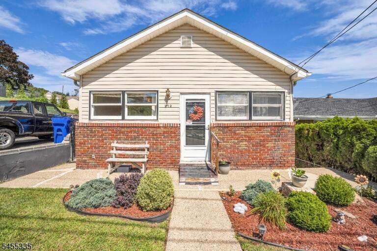 Property listing MLS 4049177 photo 3