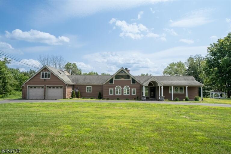 Property listing MLS 4049285 photo 2